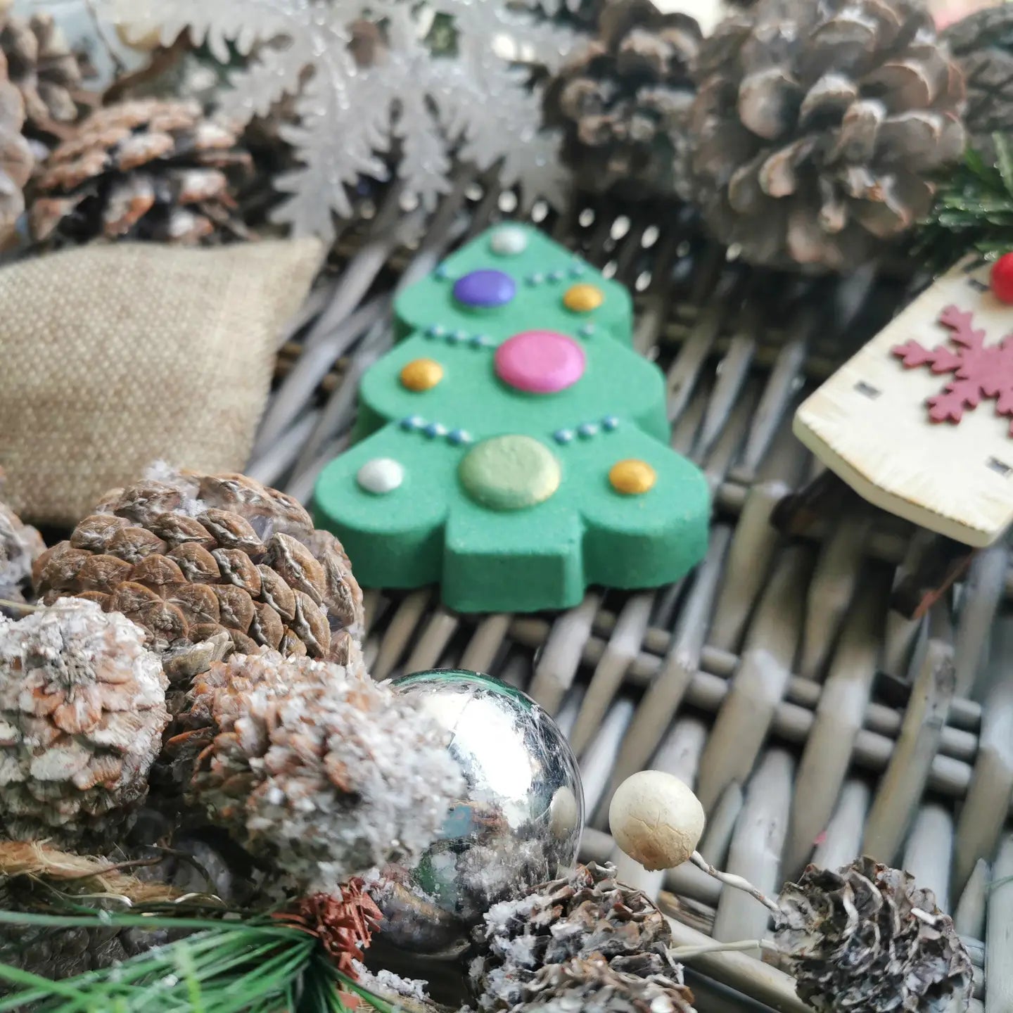 Christmas Tree Bath Bomb image 1